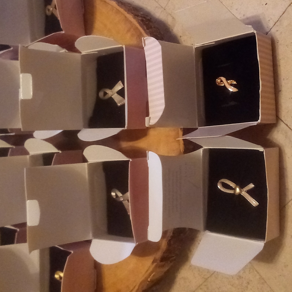 SOLD -Avon silver/Gold pendant Ribbons - Picture 2 of 8